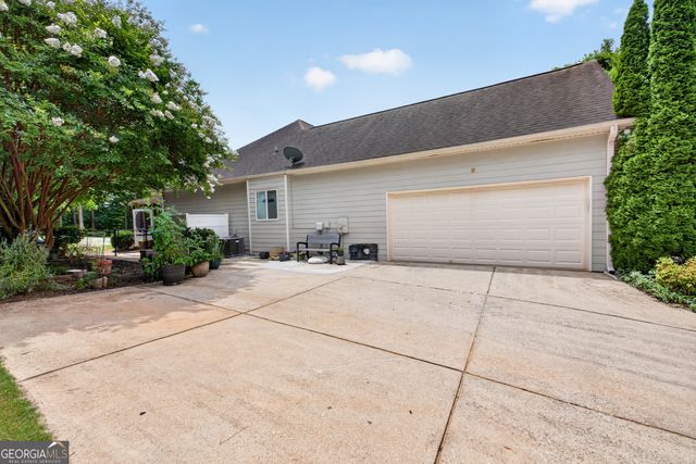 28 Montvale Drive, Hoschton, GA 30548