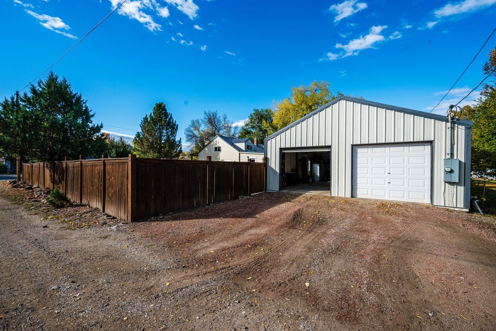 255 W 9th Street, Sheridan, WY 82801 photo 3