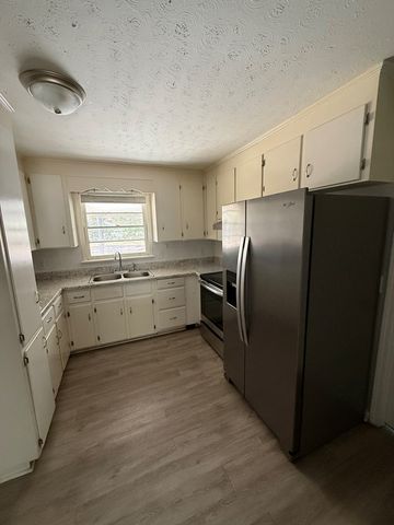 300 Reid Drive, Dothan, AL 36301