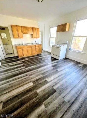 12 Hopper St, Paterson City, NJ 07522