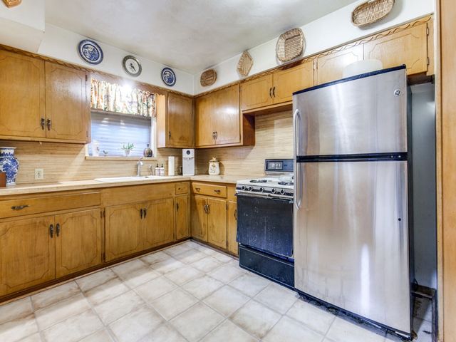 2804 S 5th Street, Garland, TX 75041