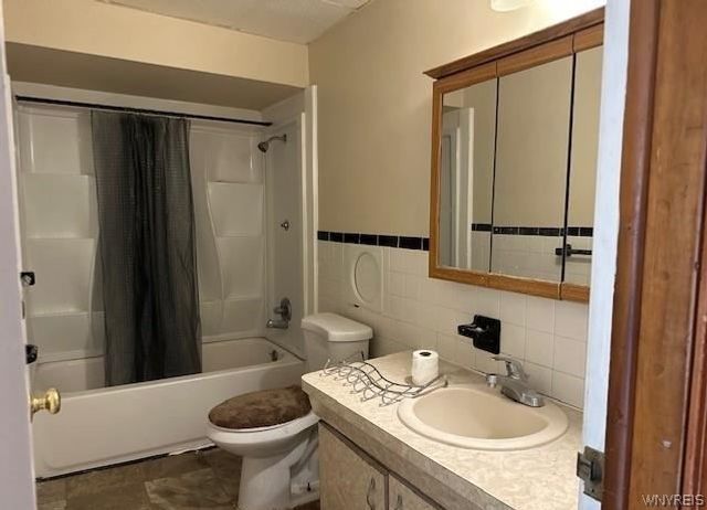 2409 Woodlawn Avenue, Niagara Falls, NY 14301