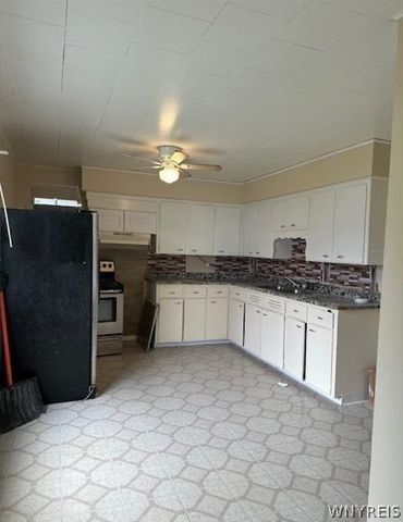 2409 Woodlawn Avenue, Niagara Falls, NY 14301