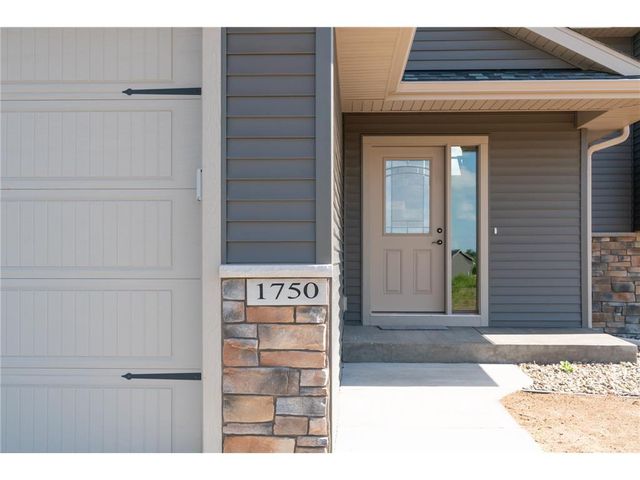 453 Coyote Way, New Richmond, WI 54017