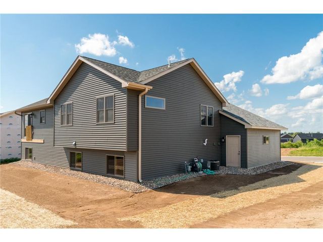 453 Coyote Way, New Richmond, WI 54017