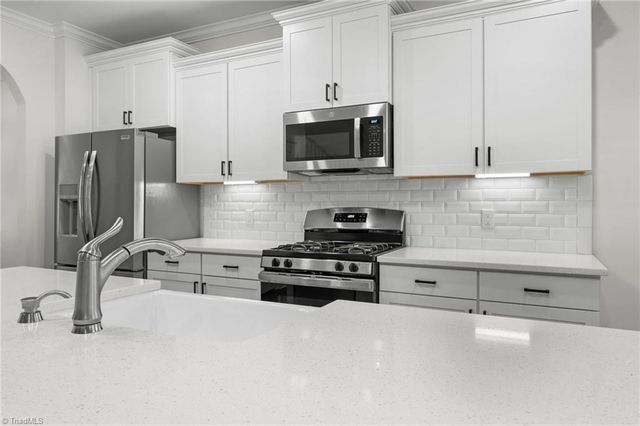 5512 Glad Acres Road, Pfafftown, NC 27040