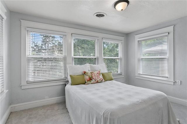 4004 Bell Street, Kansas City, MO 64111
