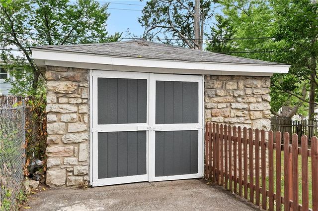 4004 Bell Street, Kansas City, MO 64111