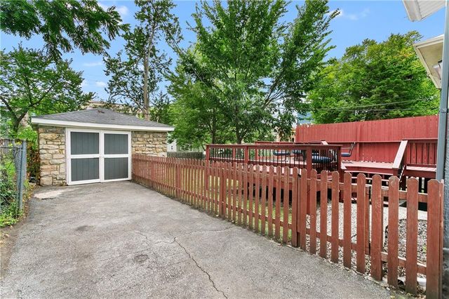 4004 Bell Street, Kansas City, MO 64111