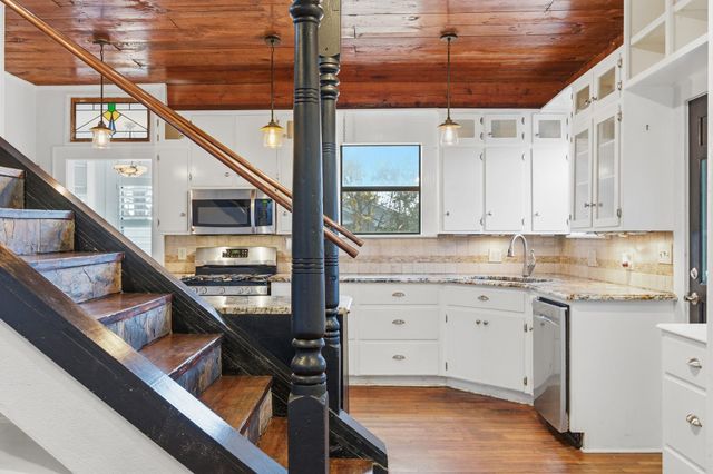 111 E 2nd ST, Georgetown, TX 78626