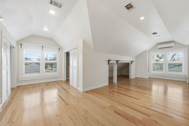 111 E 2nd ST, Georgetown, TX 78626