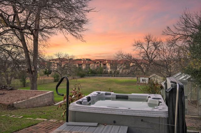 111 E 2nd ST, Georgetown, TX 78626