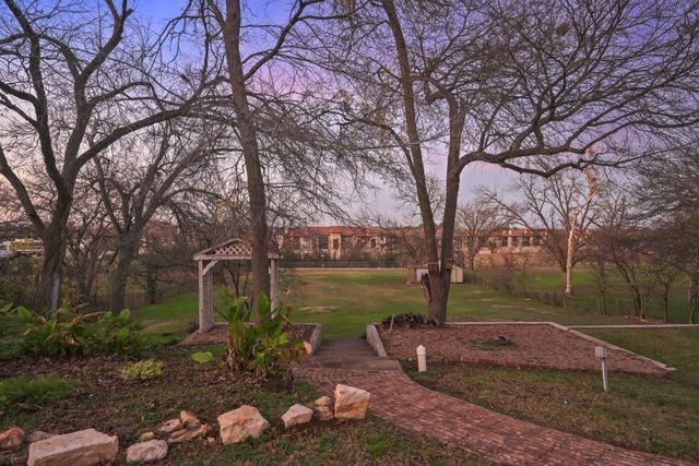 111 E 2nd ST, Georgetown, TX 78626