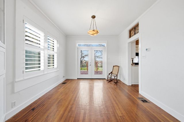 111 E 2nd ST, Georgetown, TX 78626