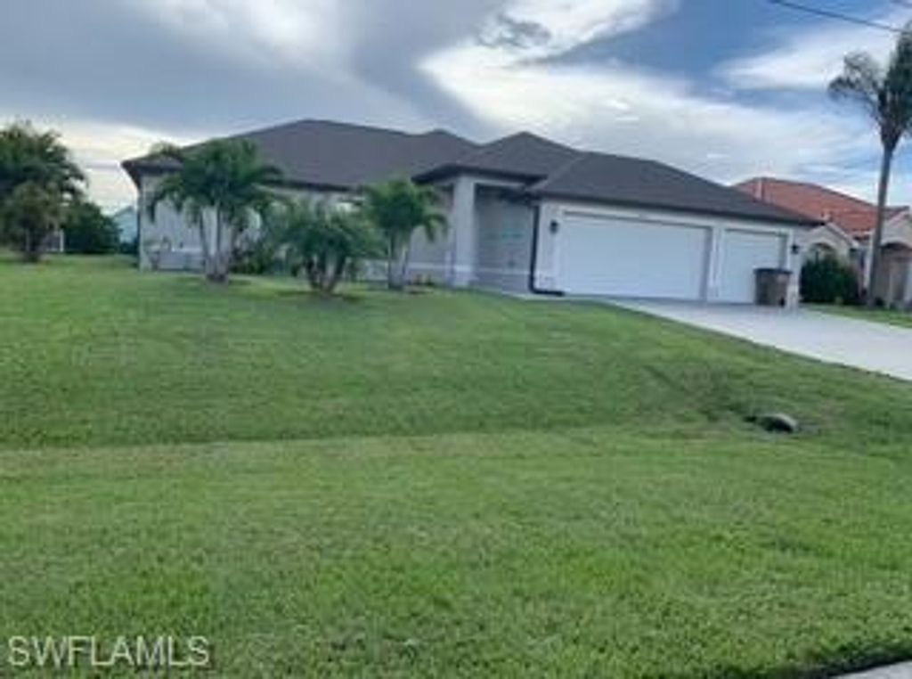 2136 SW 8th PL, Cape Coral, FL 33991