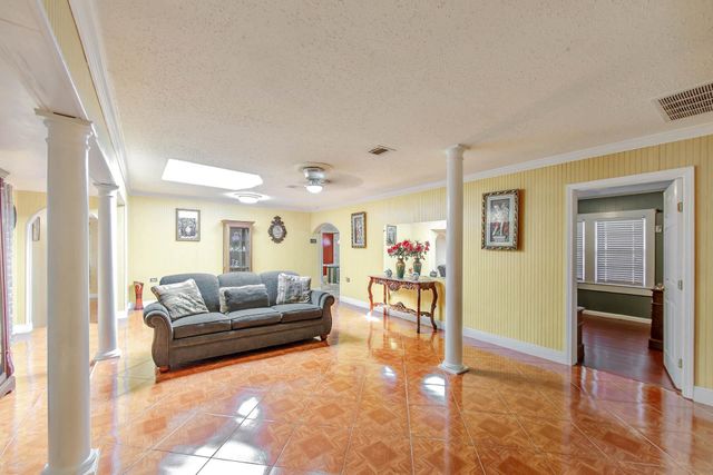 110 West 26th Street, Larose, LA 70373