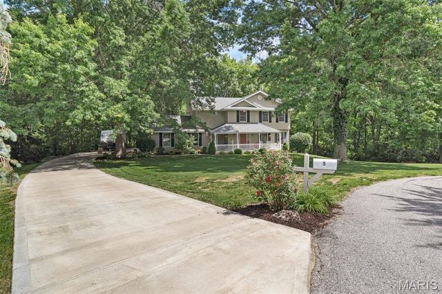 5 Wolf Creek Court, St Peters, MO 63376