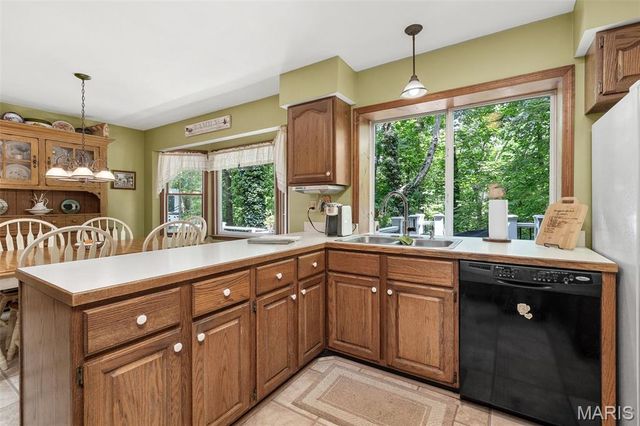 5 Wolf Creek Court, St Peters, MO 63376