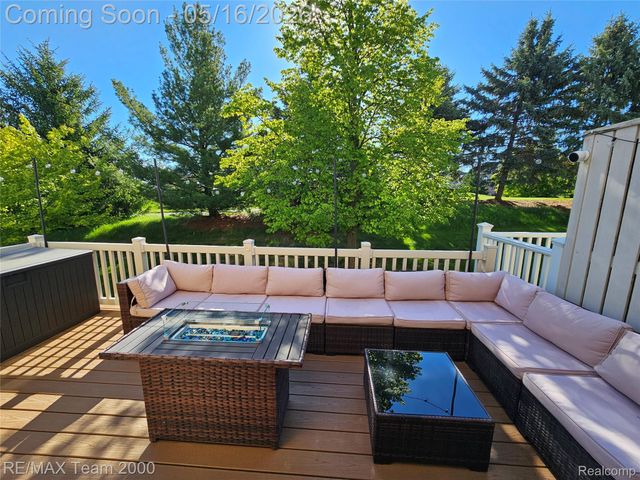 16792 Lyonhurst Circle, Northville Township, MI 48168