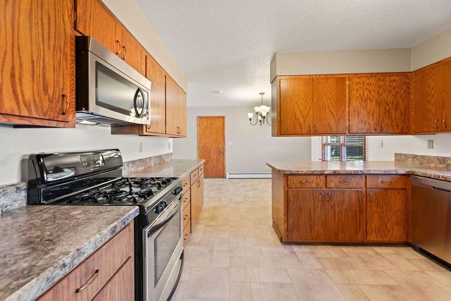 2807 Edgewood Drive N, Fargo, ND 58102