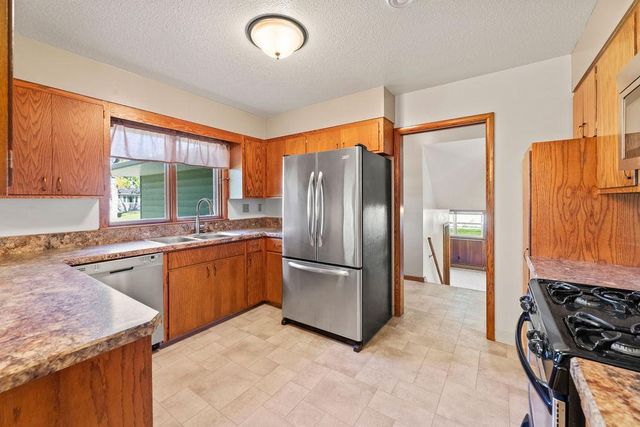 2807 Edgewood Drive N, Fargo, ND 58102