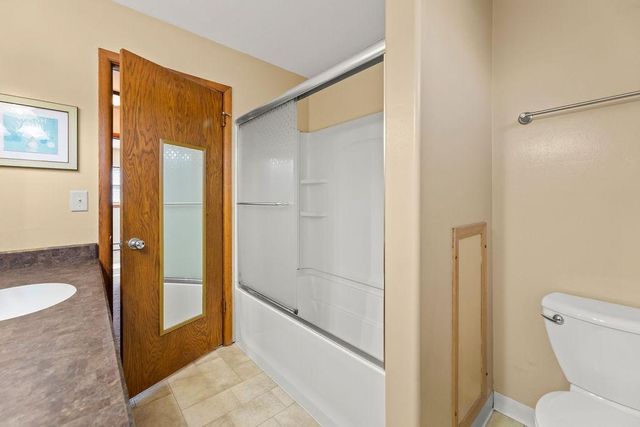 2807 Edgewood Drive N, Fargo, ND 58102