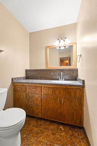 2807 Edgewood Drive N, Fargo, ND 58102