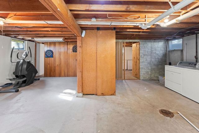 2807 Edgewood Drive N, Fargo, ND 58102