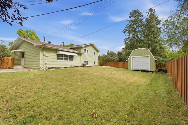 2807 Edgewood Drive N, Fargo, ND 58102