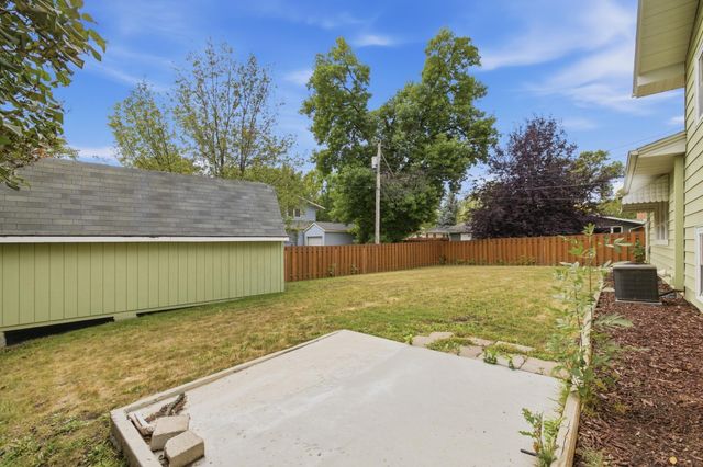 2807 Edgewood Drive N, Fargo, ND 58102