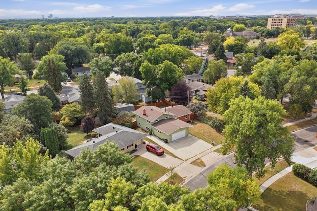 2807 Edgewood Drive N, Fargo, ND 58102
