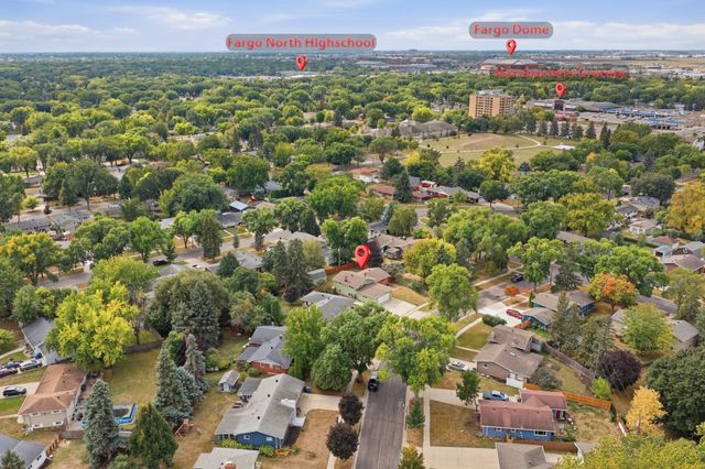2807 Edgewood Drive N, Fargo, ND 58102