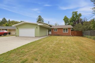 2807 Edgewood Drive N, Fargo, ND 58102