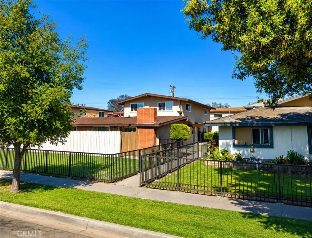 1613 Cedar, Santa Ana, CA 92707