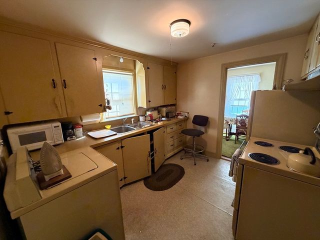 192 Concord Rd, Lincoln, MA 01773