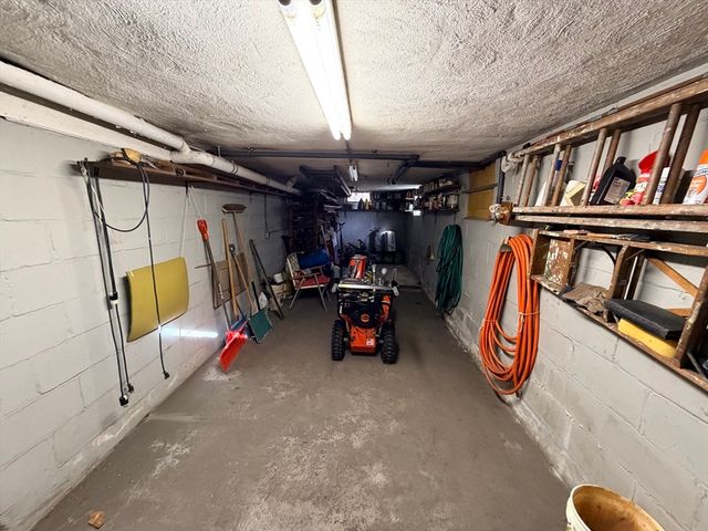 192 Concord Rd, Lincoln, MA 01773