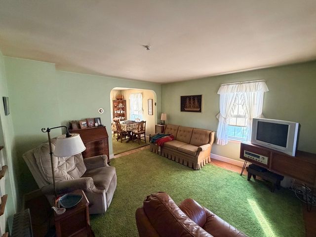 192 Concord Rd, Lincoln, MA 01773