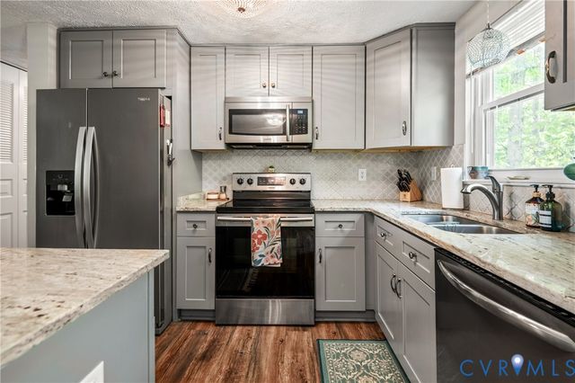 13715 Sutters Mill Cir, Midlothian, VA 23112
