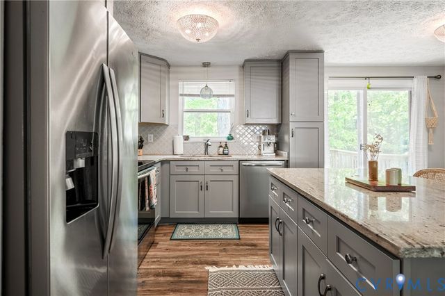 13715 Sutters Mill Cir, Midlothian, VA 23112
