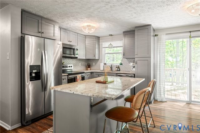 13715 Sutters Mill Cir, Midlothian, VA 23112
