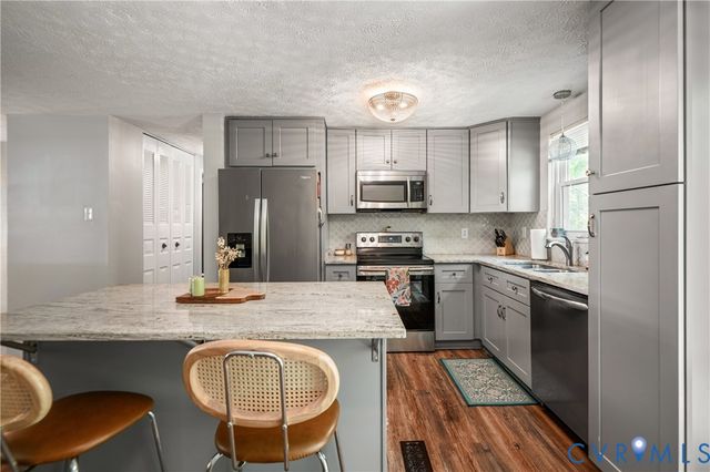 13715 Sutters Mill Cir, Midlothian, VA 23112