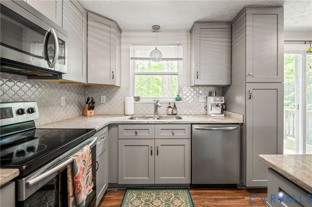 13715 Sutters Mill Cir, Midlothian, VA 23112