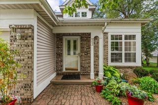 553 Lantern Walk, Valparaiso, IN 46385