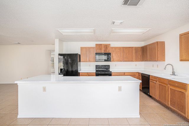 8302 Parry Path, Converse, TX 78109