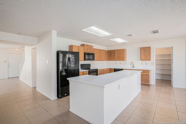 8302 Parry Path, Converse, TX 78109