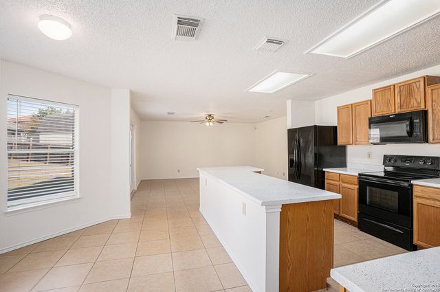 8302 Parry Path, Converse, TX 78109