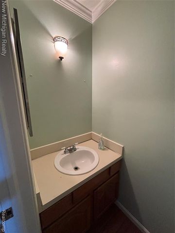 16974 Kingsbrooke Drive, Clinton Township, MI 48038