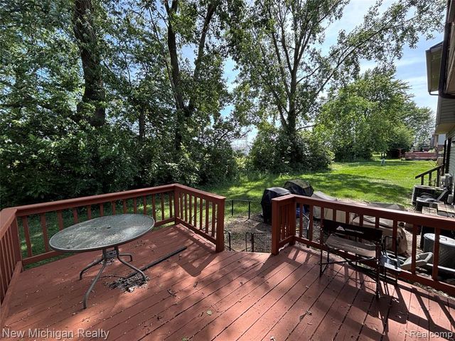 16974 Kingsbrooke Drive, Clinton Township, MI 48038
