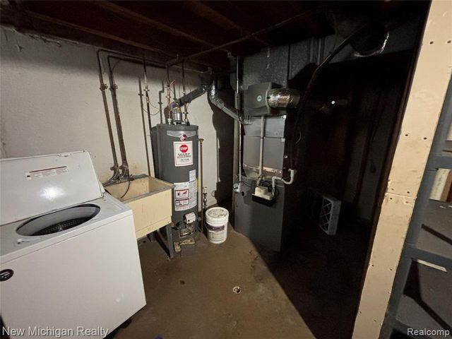 16974 Kingsbrooke Drive, Clinton Township, MI 48038