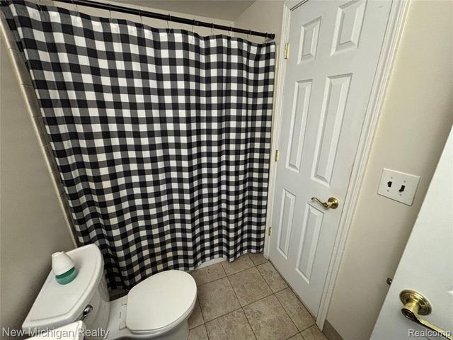 16974 Kingsbrooke Drive, Clinton Township, MI 48038